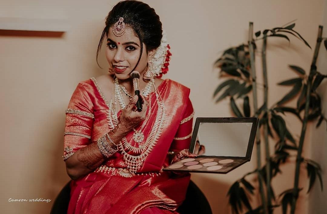 ANASWARA BEAUTY PARLOUR AND MAKEUP STUDIO POOKKAYIL